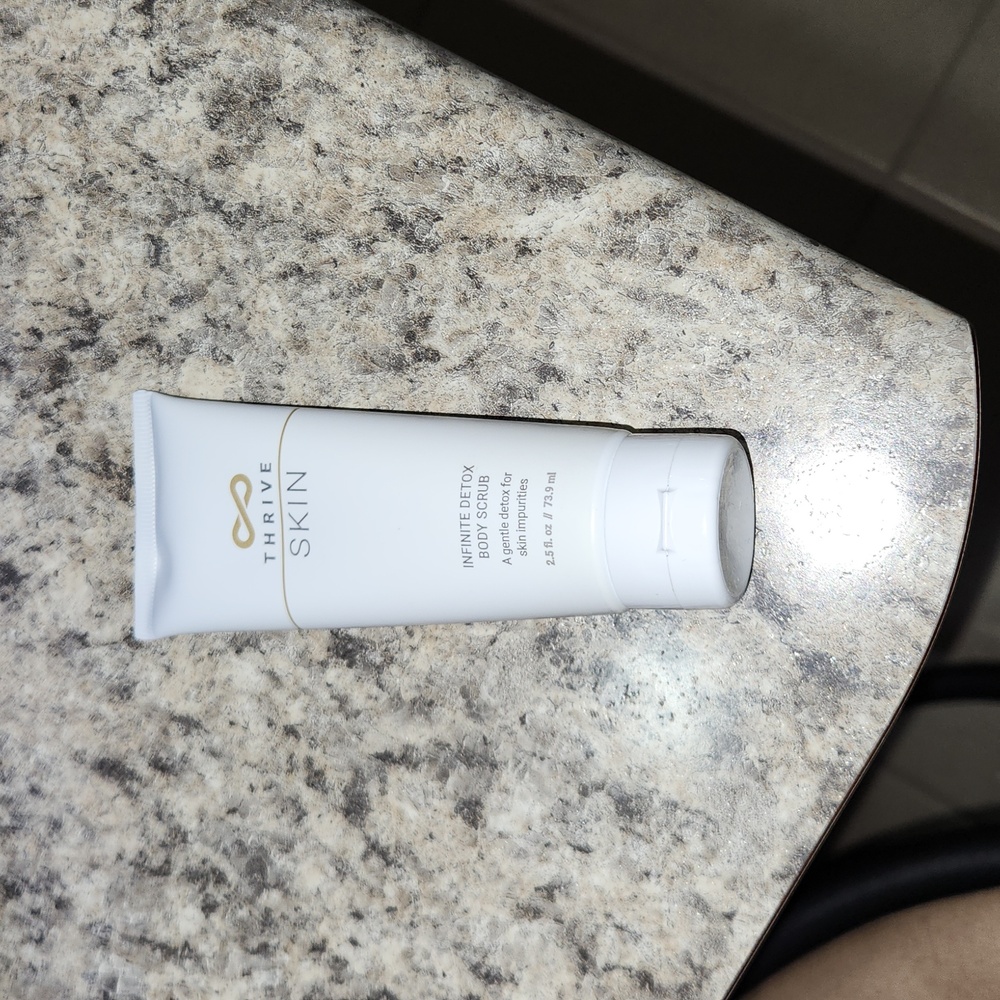 Thrive skin infinite detox scrub